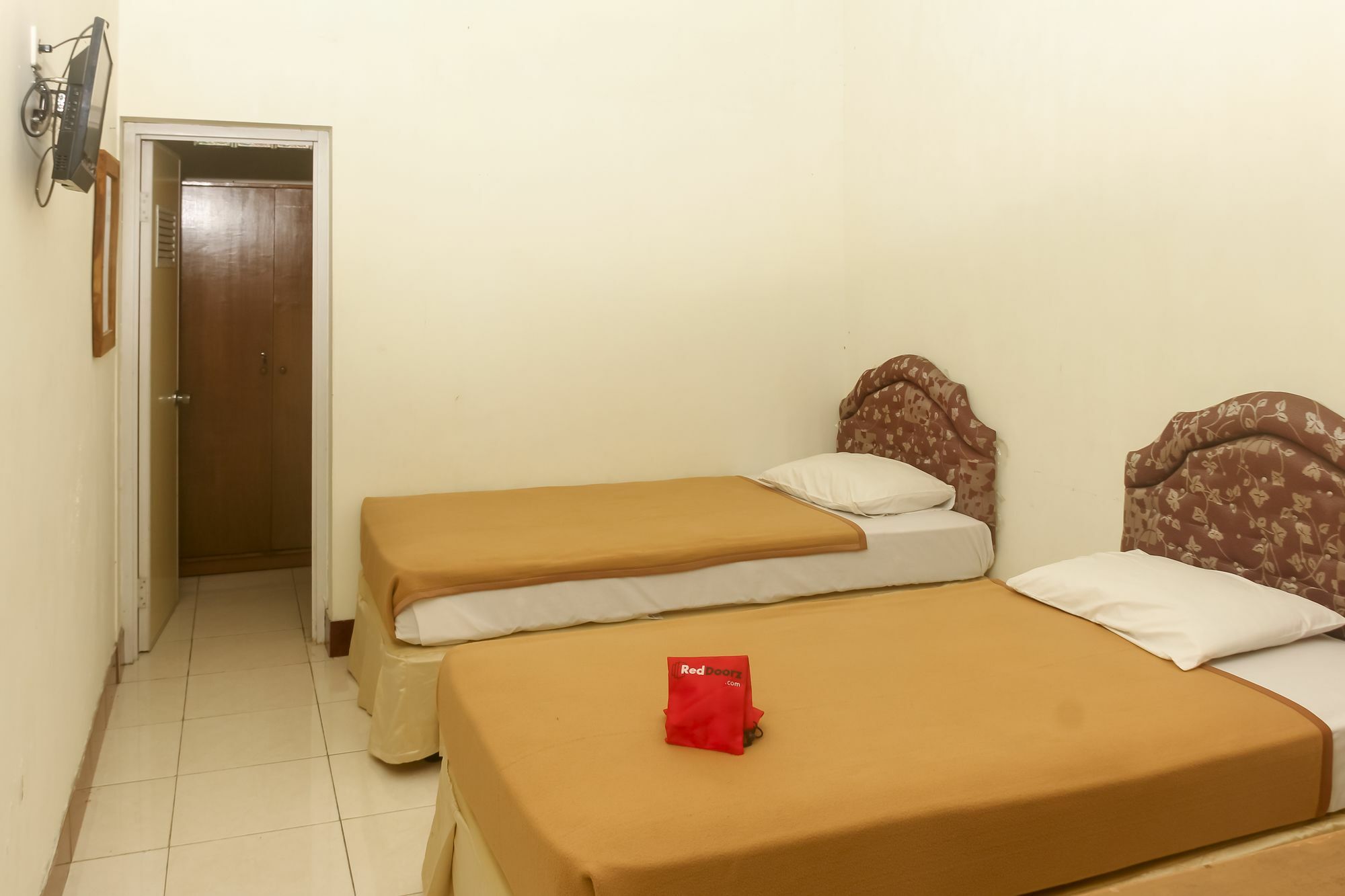 Reddoorz Plus @ Pejanggik Mataram Exterior foto